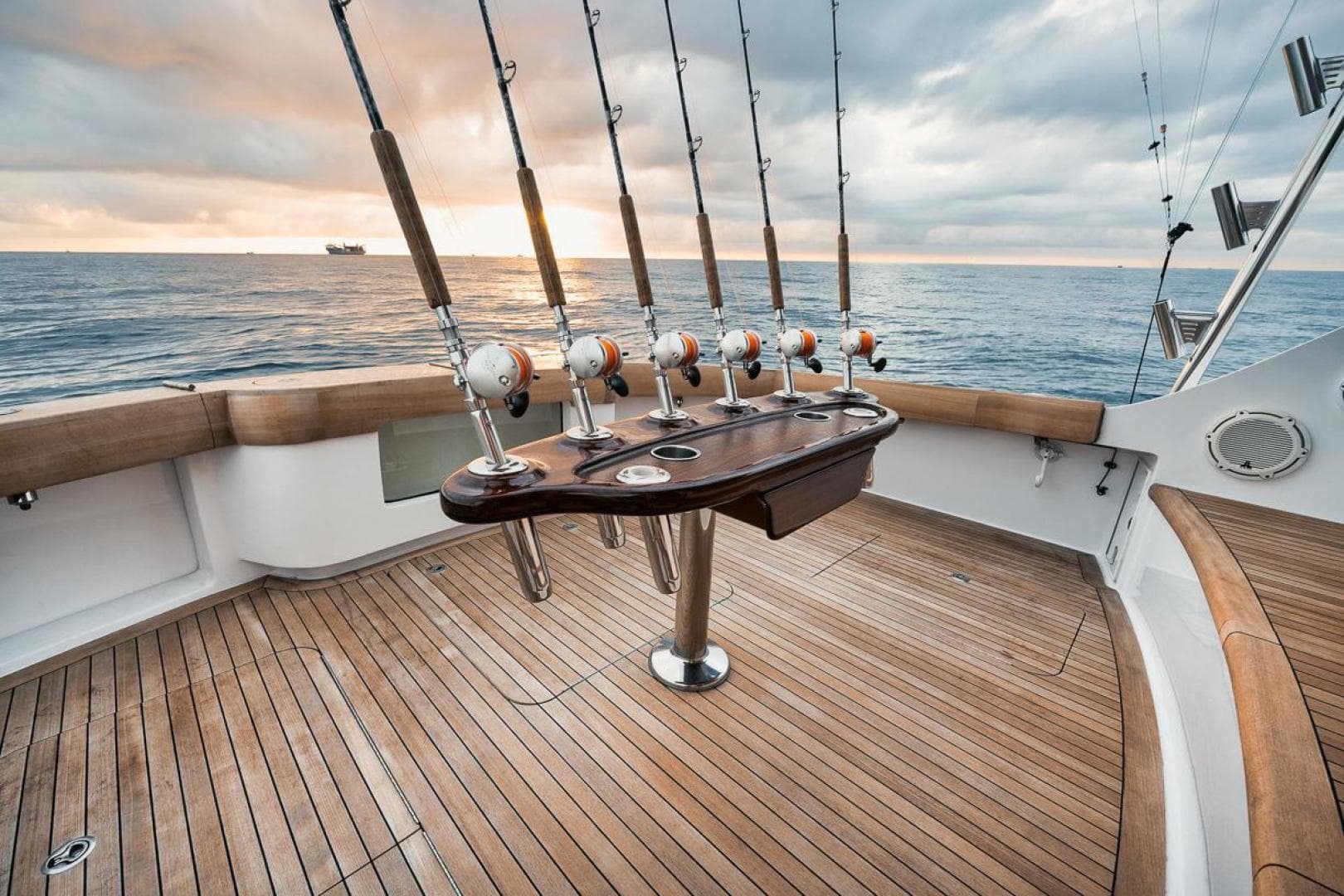 2020 Hatteras Convertible GT59