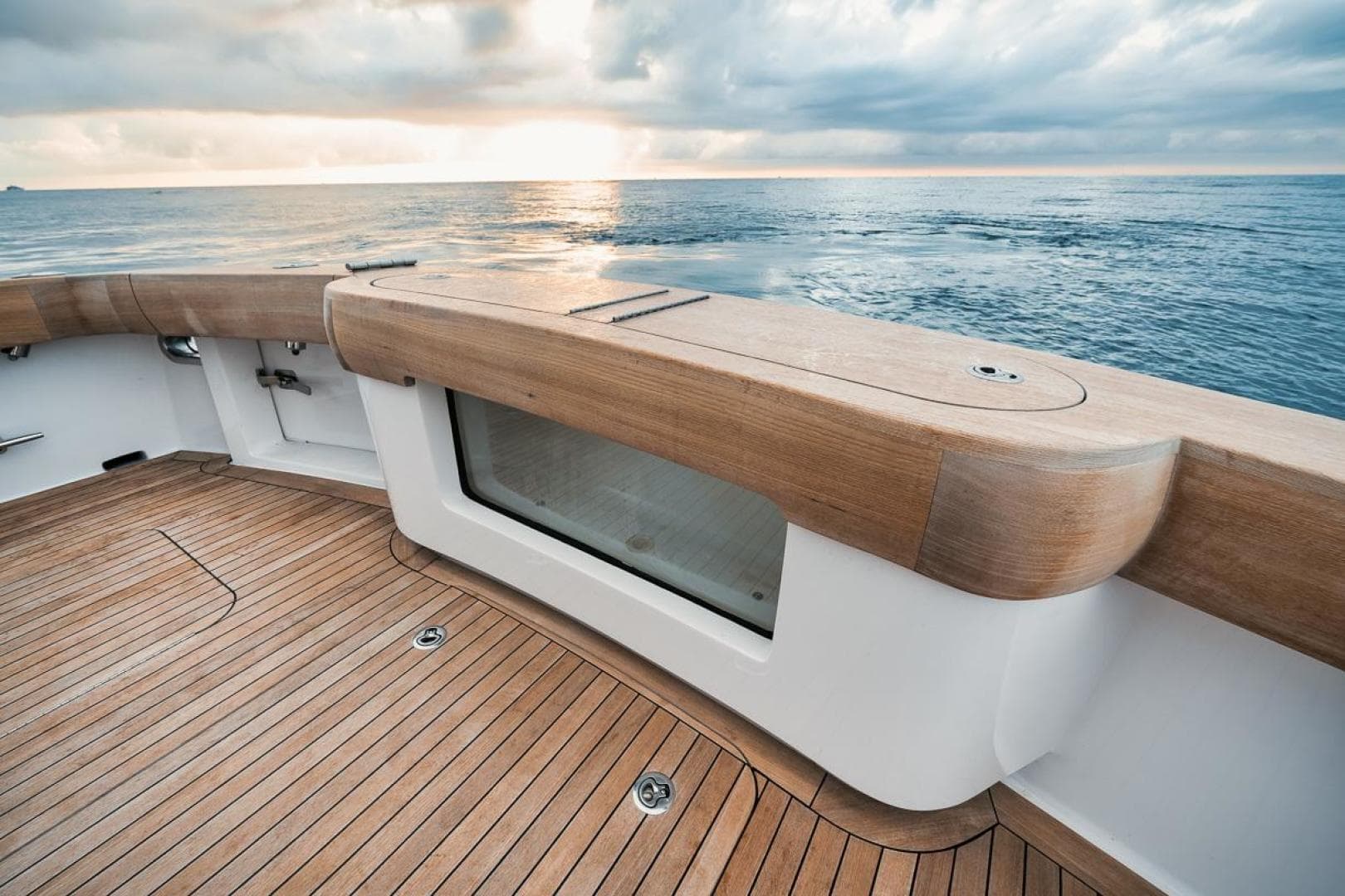 2020 Hatteras Convertible GT59