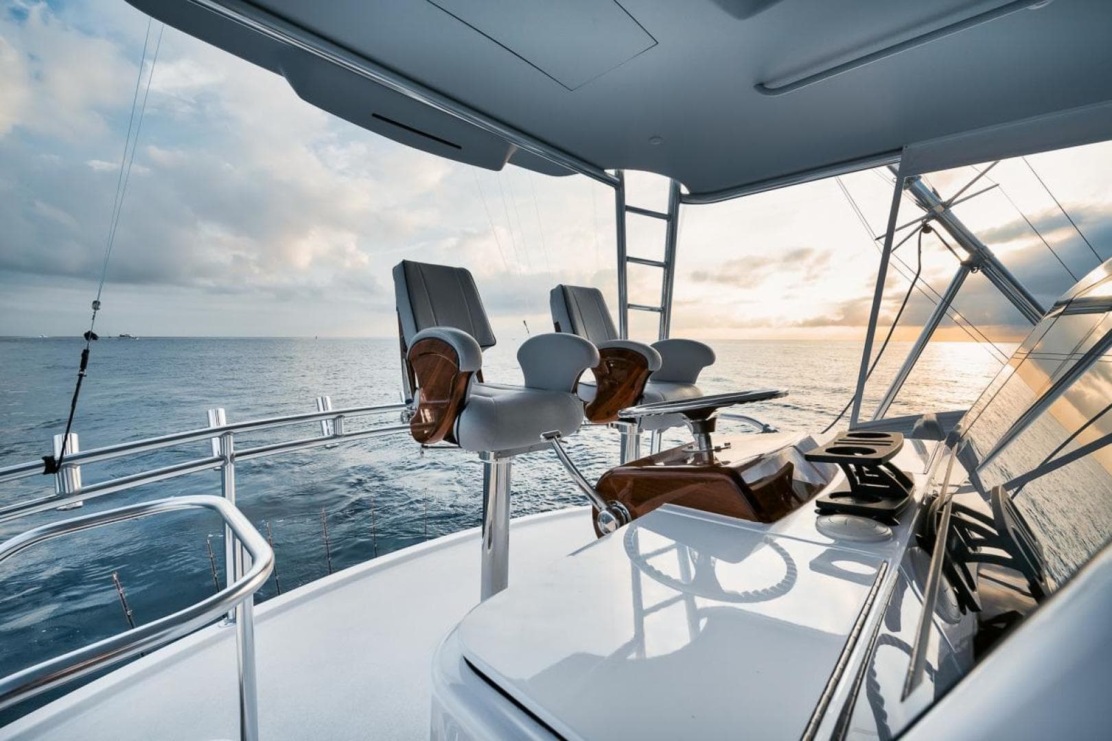 2020 Hatteras Convertible GT59