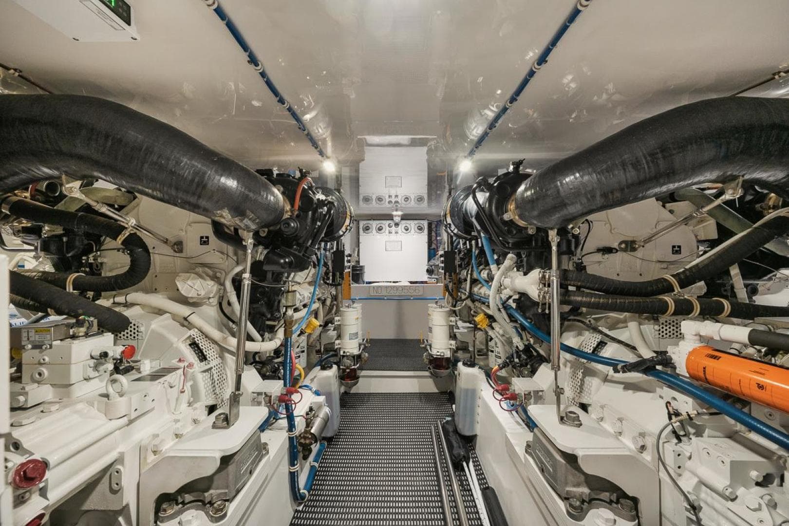 2020 Hatteras Convertible GT59