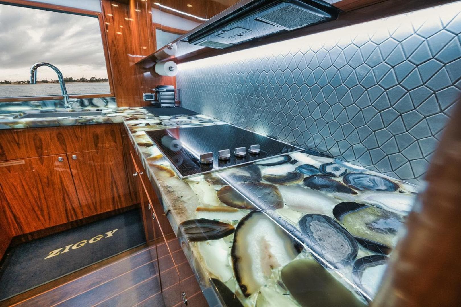 2020 Hatteras Convertible GT59