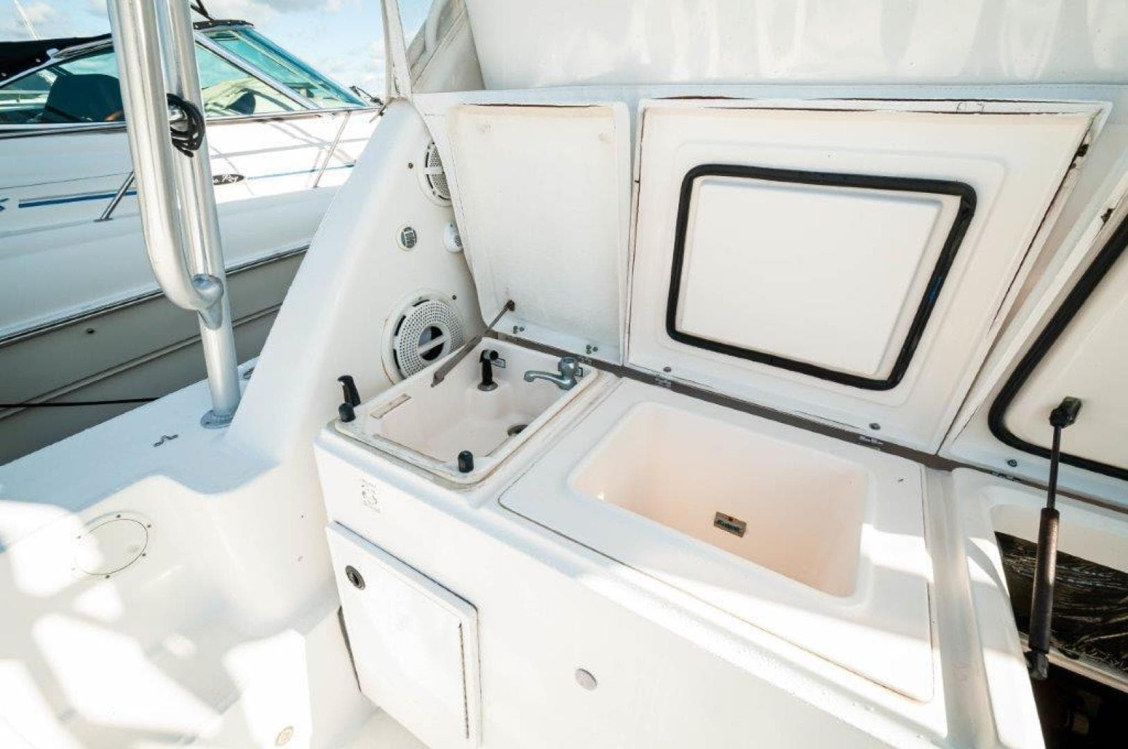 2003 Tiara Yachts 4200 Open  Kingfisher Cockpit 4