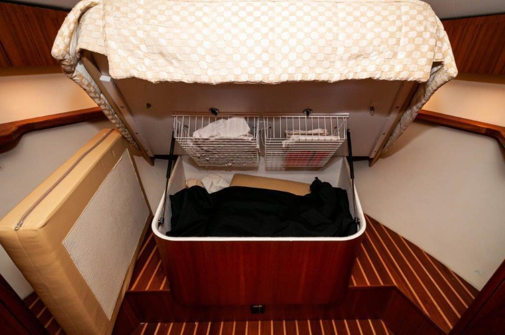 2003 Tiara Yachts 4200 Open  Kingfisher Master Storage