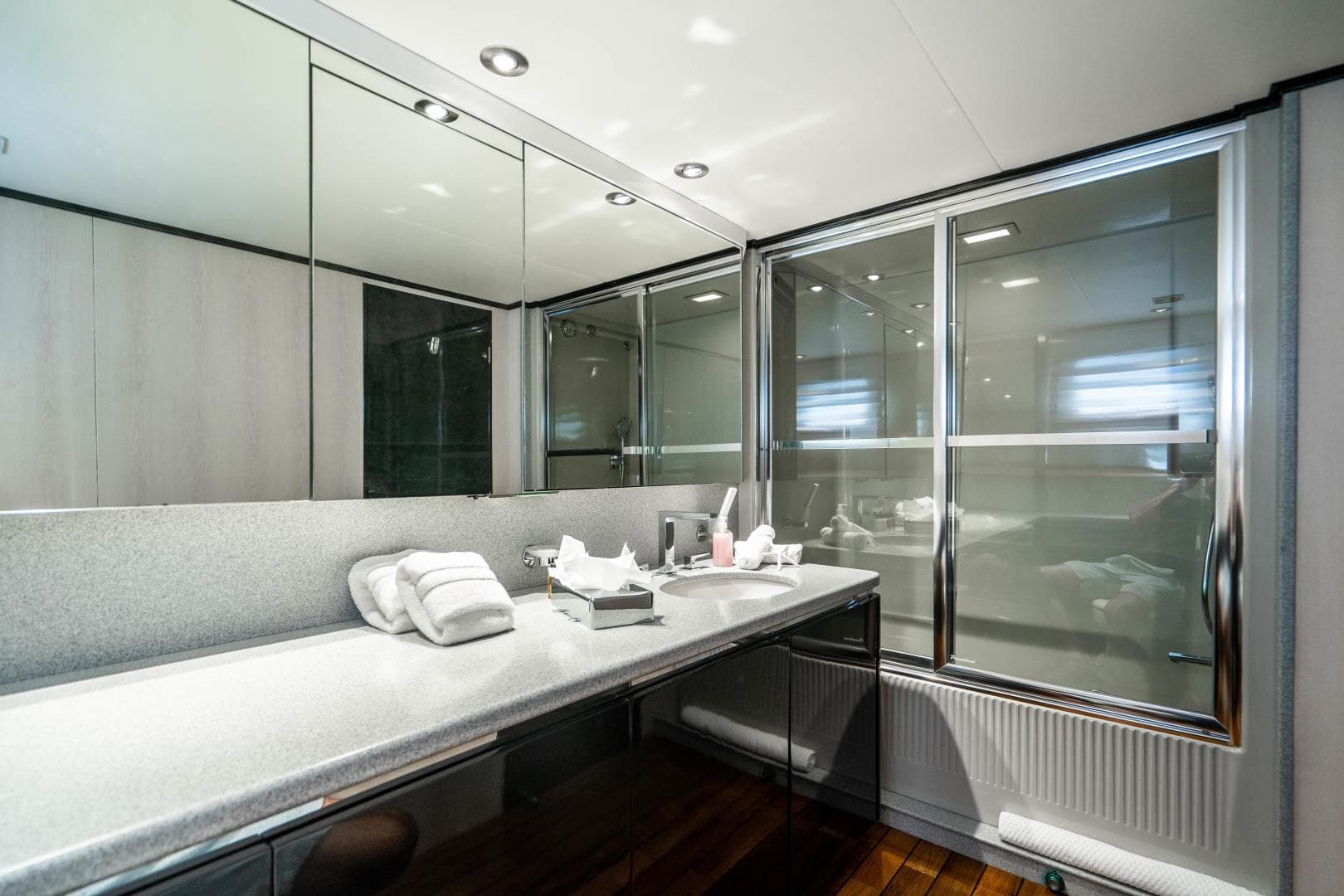 GUEST STATEROOM HEAD