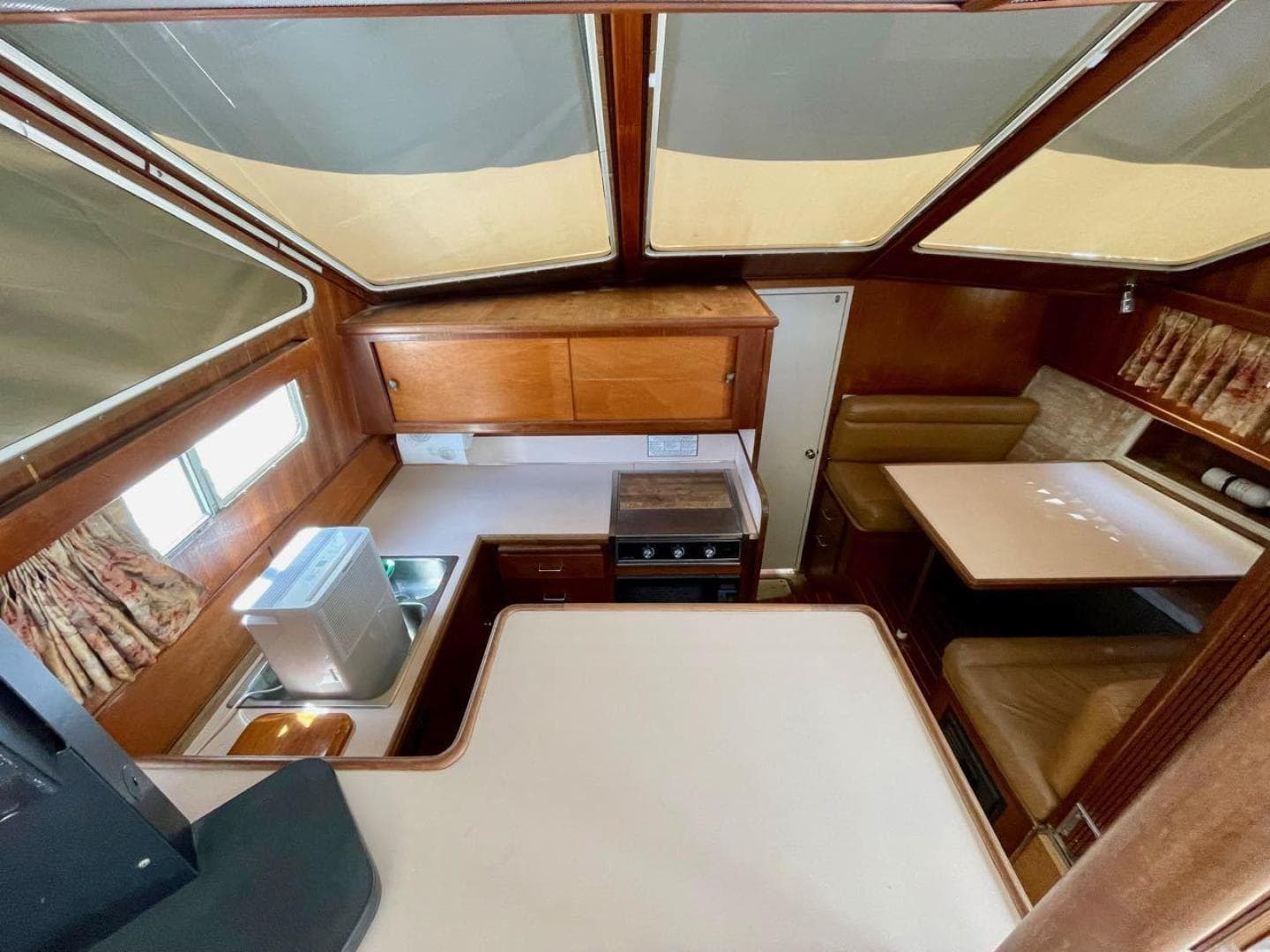 1989 Tollycraft 44 Cockpit Motor Yacht