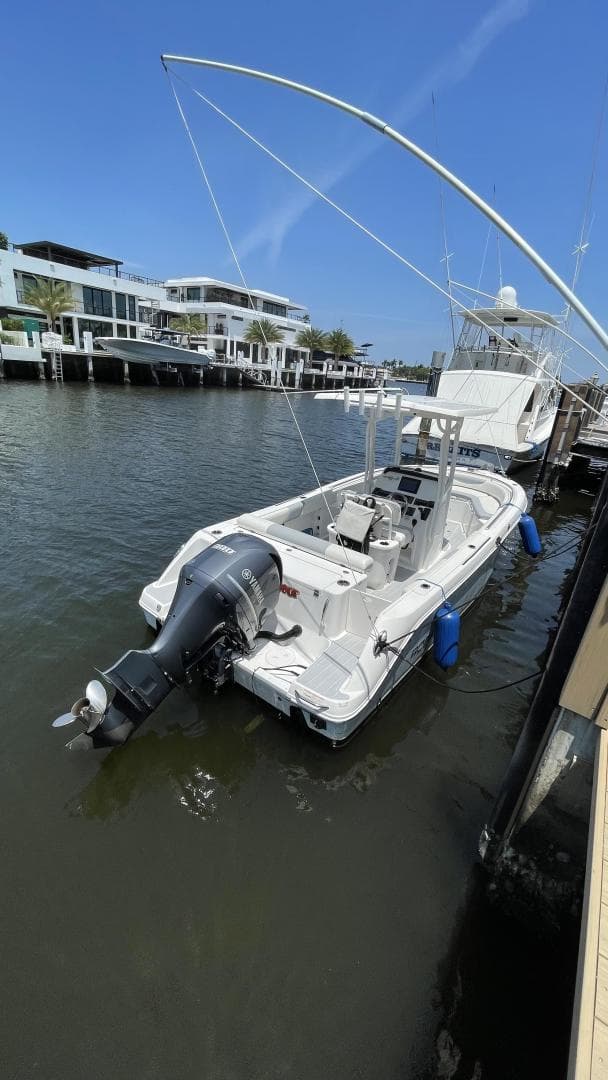 2016 Robalo R242