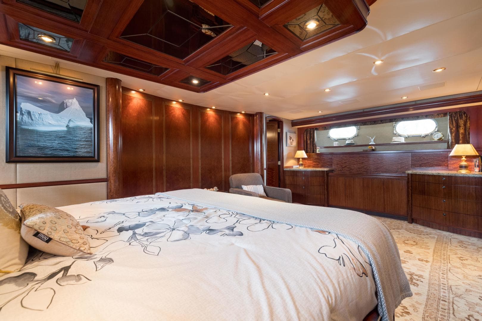 LOWER DECK MASTER STATEROOM