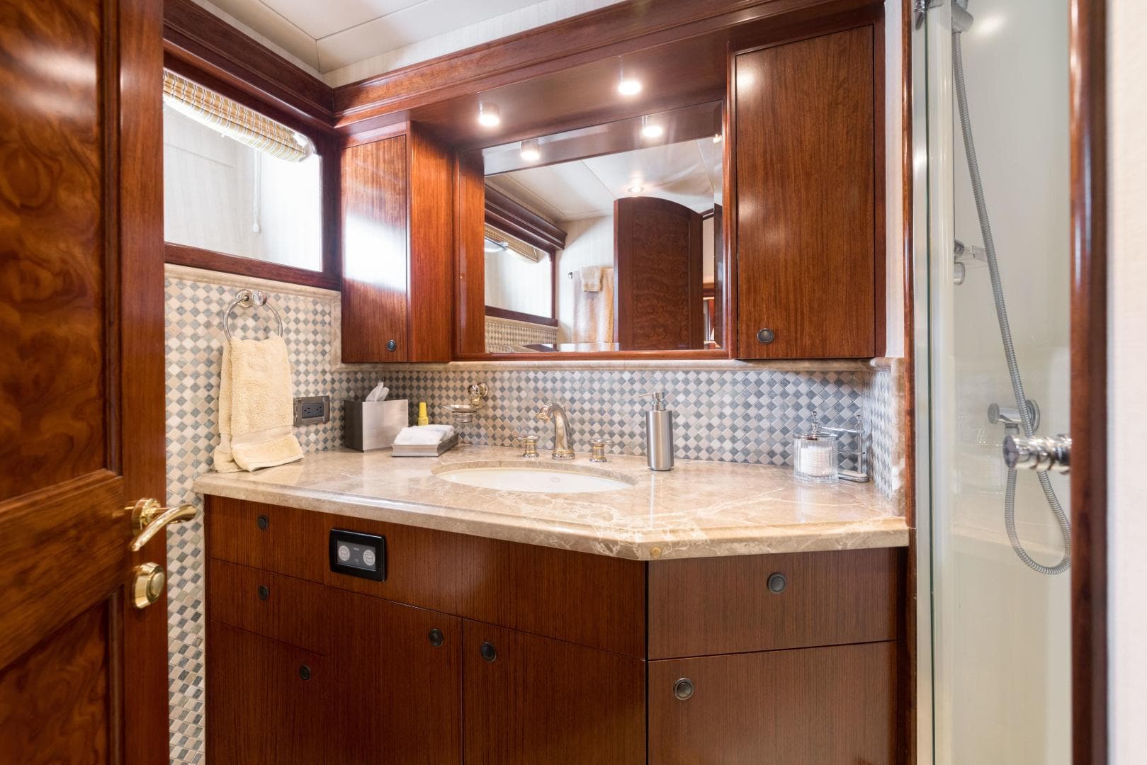 LOWER DECK GUEST ENSUITE