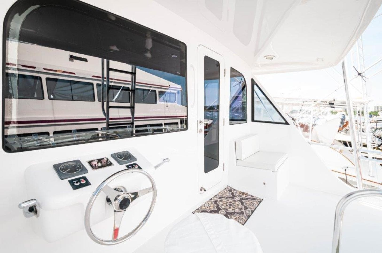 2002 65 Hatteras Convertible Moontan Flybridge (2)