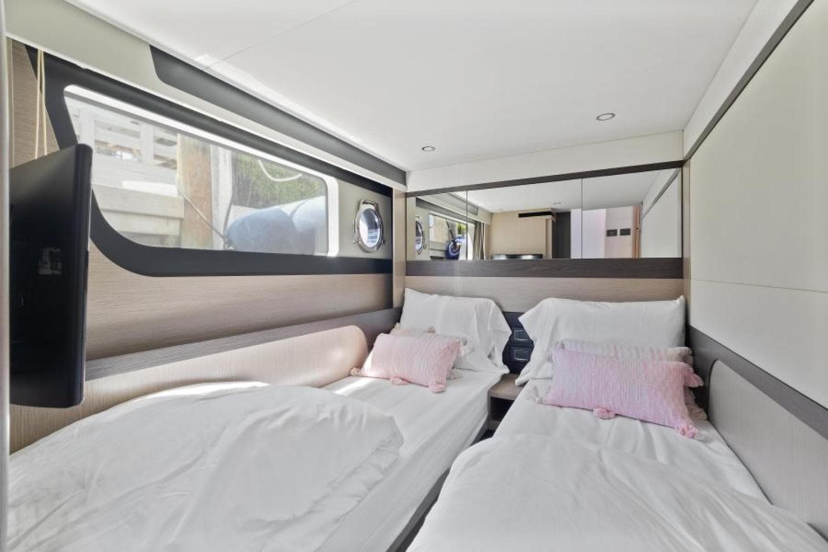 2022 Absolute 48 Coupe