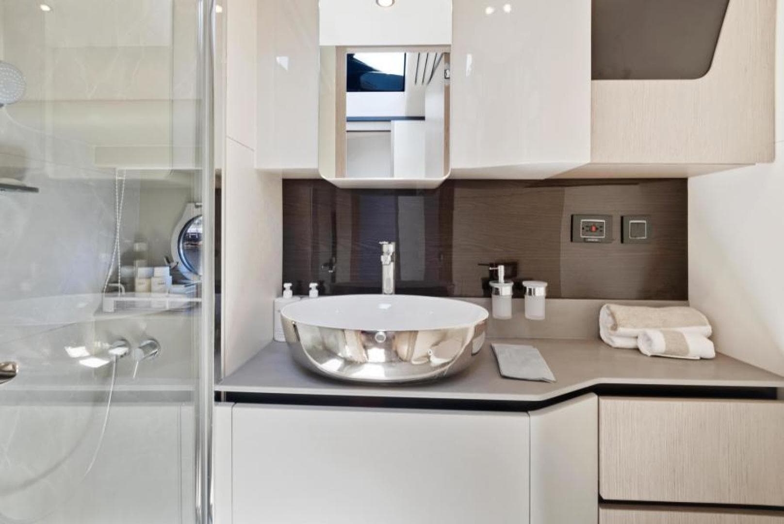 2022 Absolute 48 Coupe