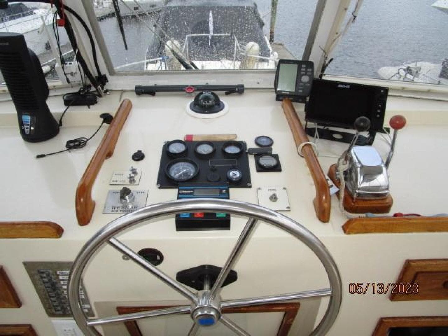 36' Kadey-Krogen flybridge helm