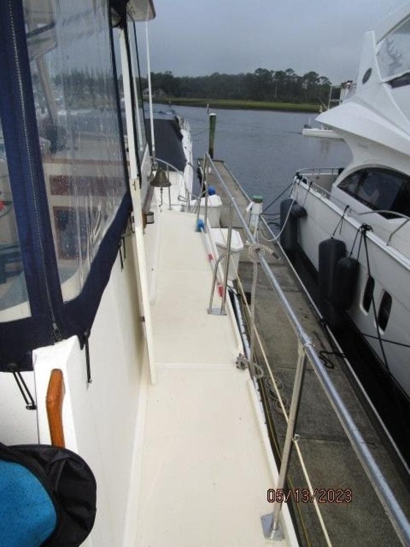 36' Kadey Krogen starboard side deck2