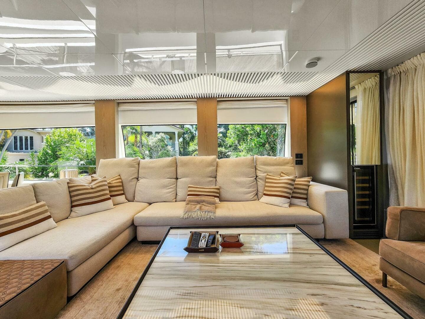 2021 Ferretti Yachts 850