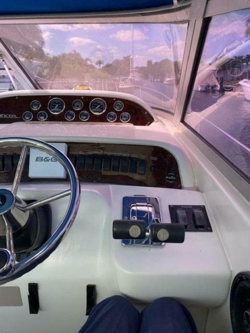 1997 Sea Ray 330 Sundancer