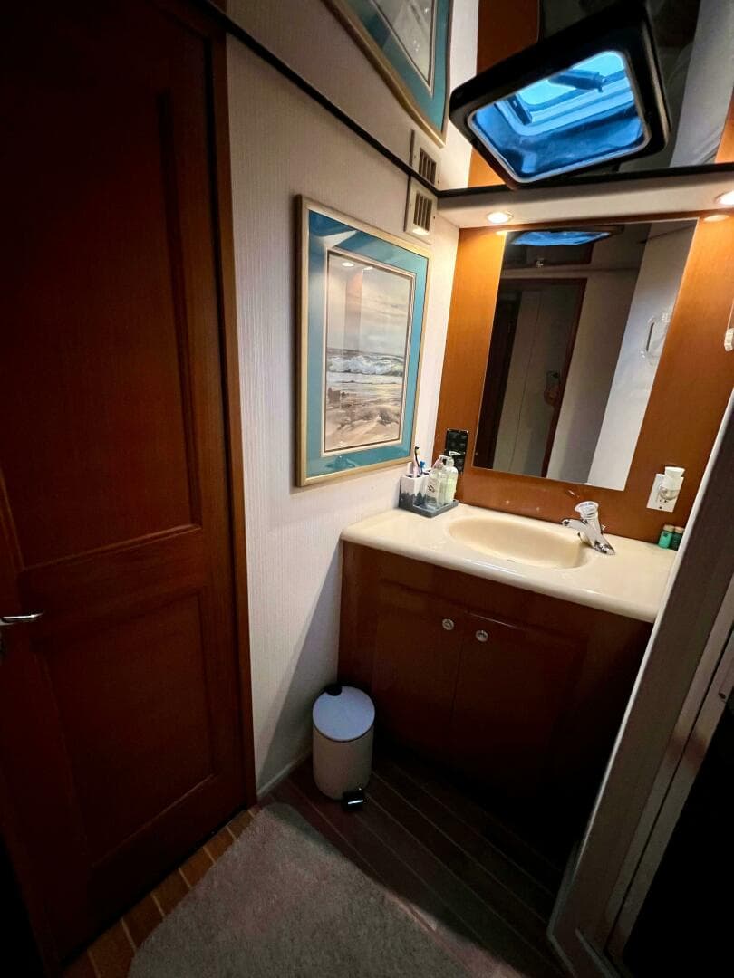 1997 Viking 43 Convertible