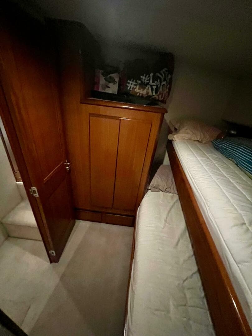 1997 Viking 43 Convertible