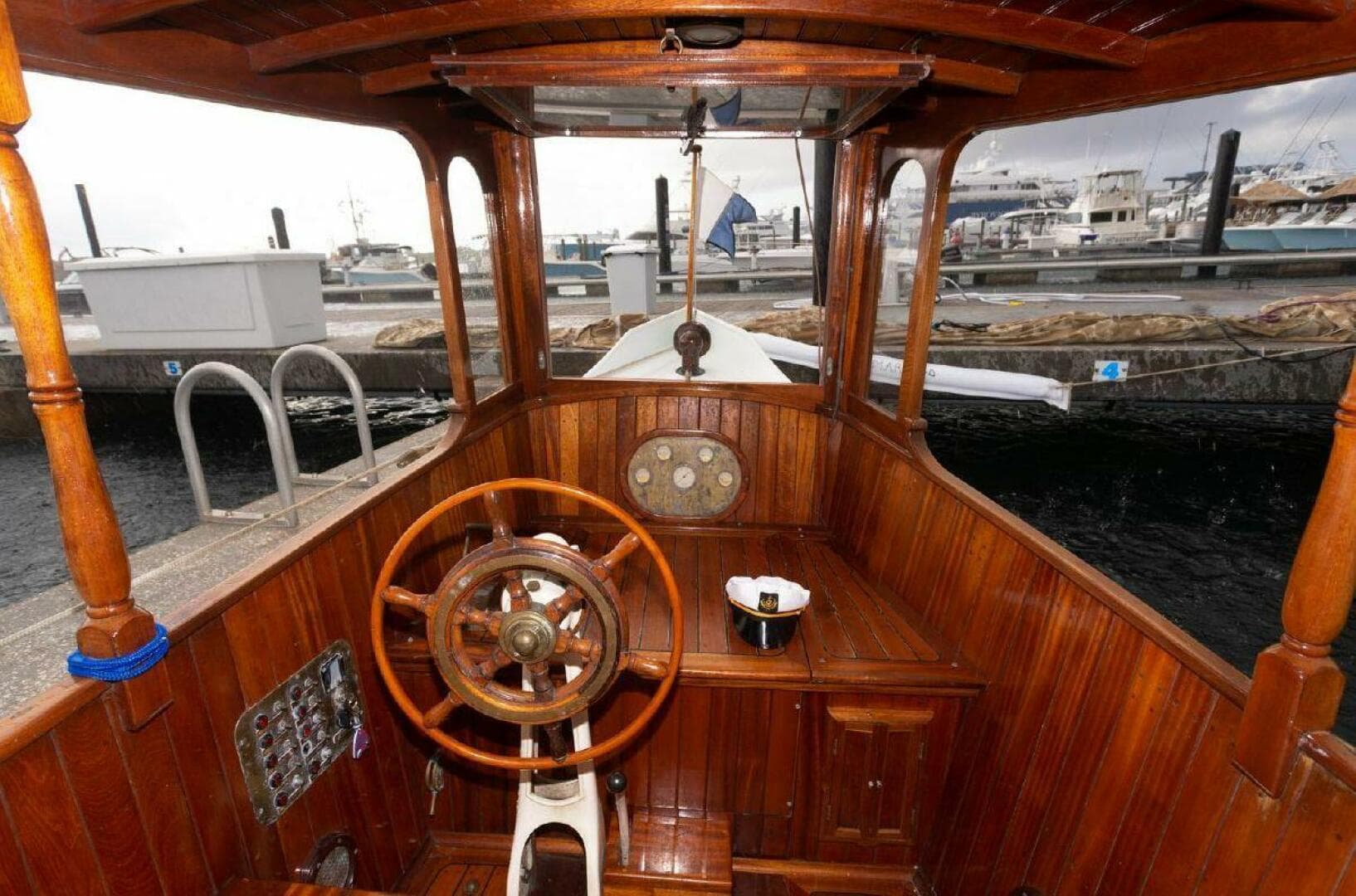1910 Classic Gentleman’s Commuter yacht