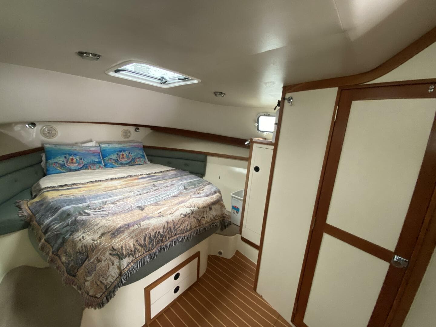 2001 Albin 32 + 2 Command Bridge