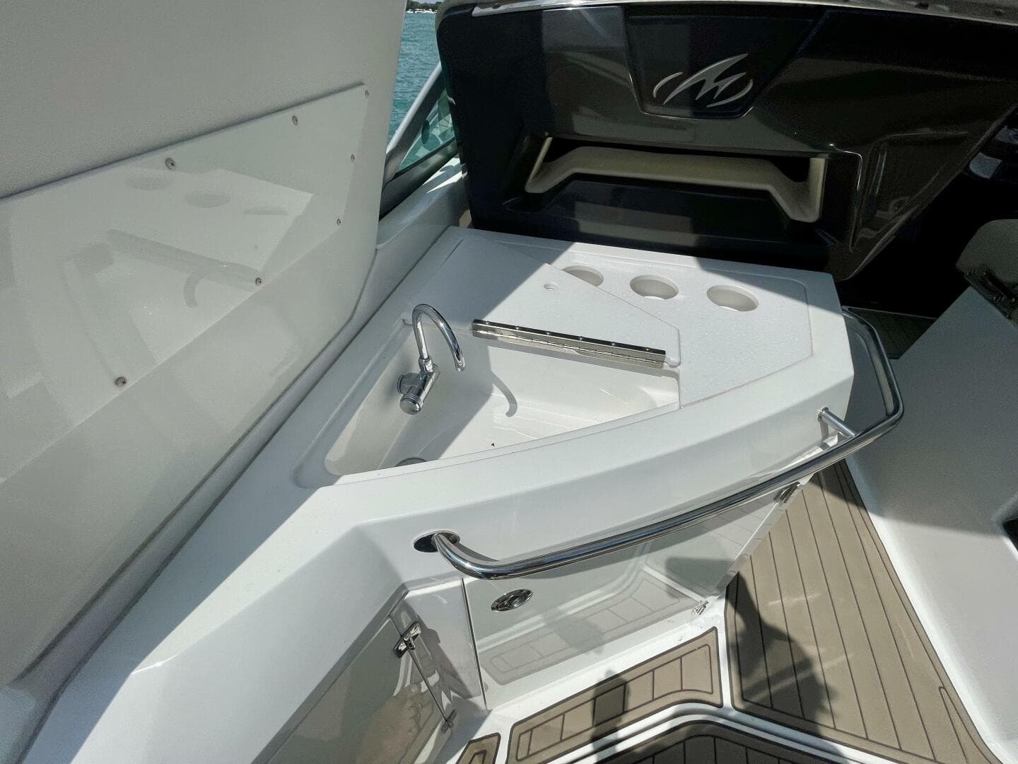2016 Monterey 335 Sport Yacht