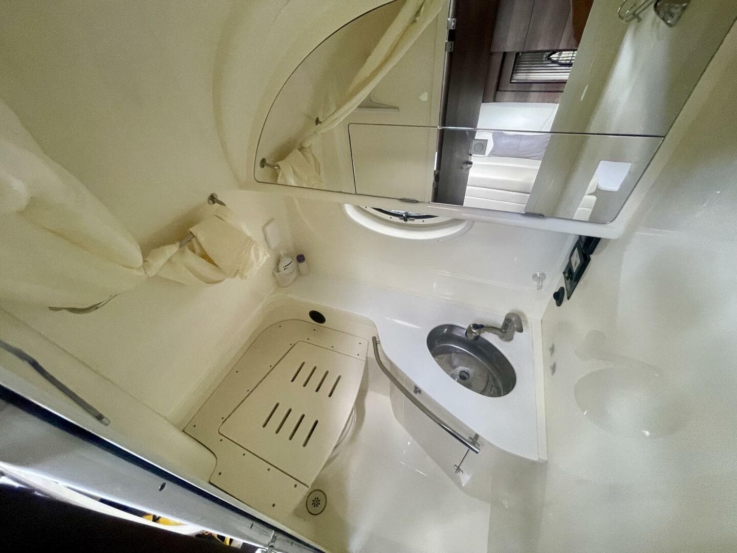 2016 Monterey 335 Sport Yacht