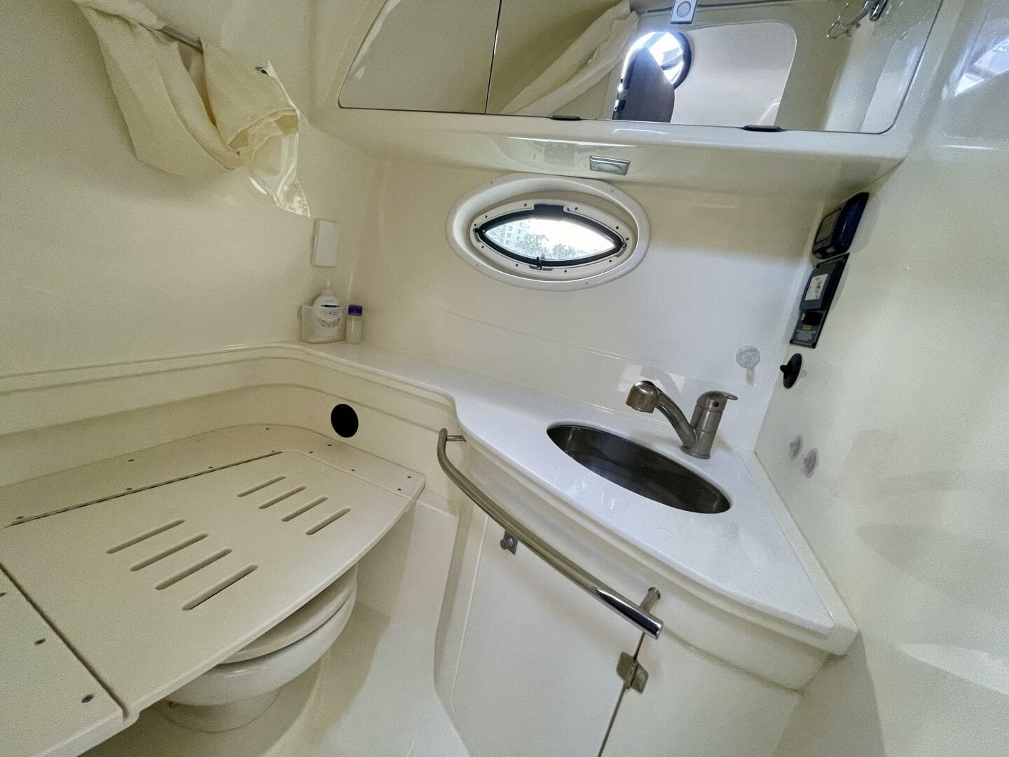 2016 Monterey 335 Sport Yacht