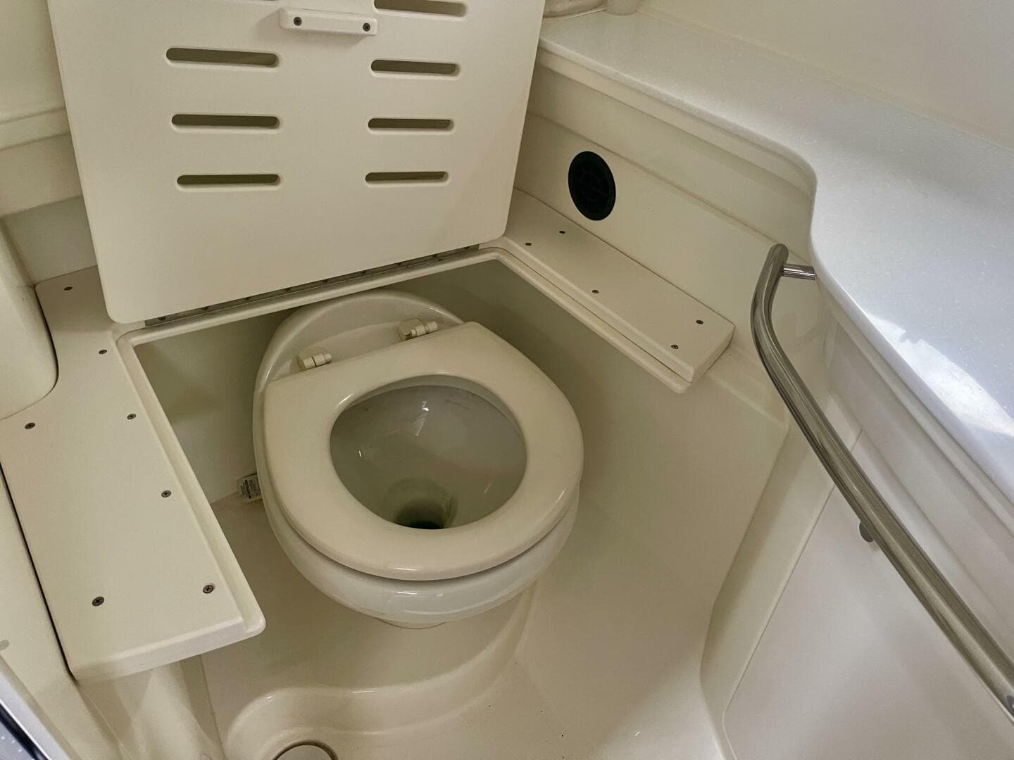 2016 Monterey 335 Sport Yacht