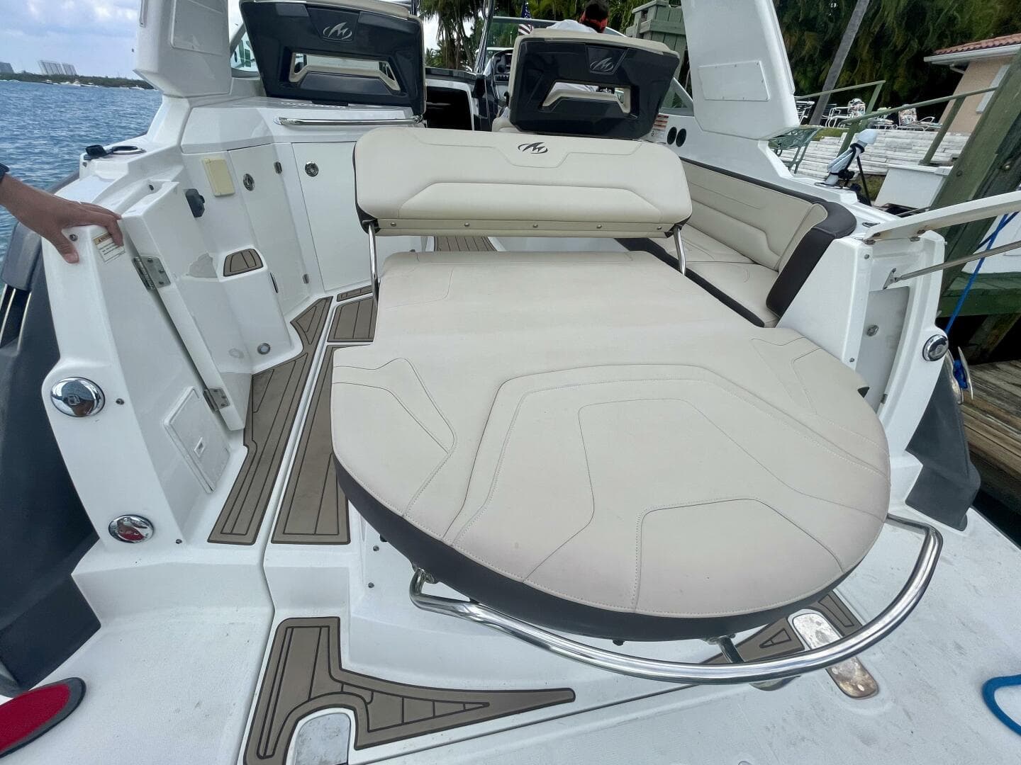 2016 Monterey 335 Sport Yacht