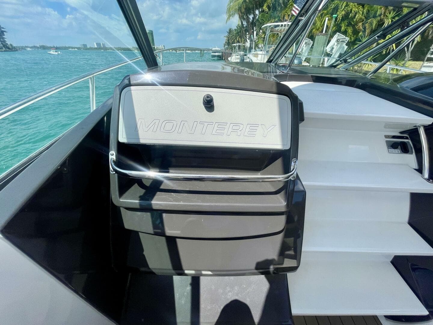 2016 Monterey 335 Sport Yacht