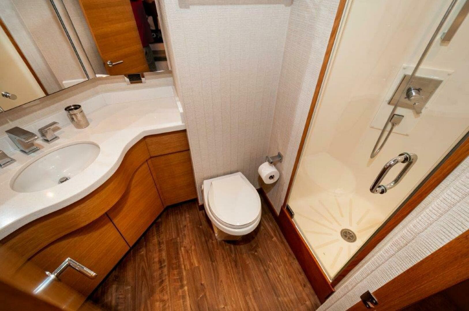 2016 Hatteras GT60  KNOT ON CALL  Master Head