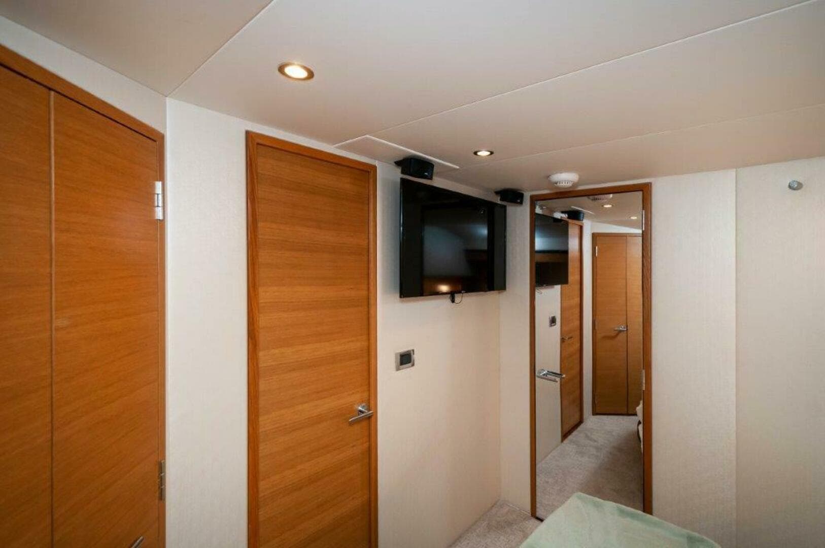 2016 Hatteras GT60  KNOT ON CALL  Master SR 2