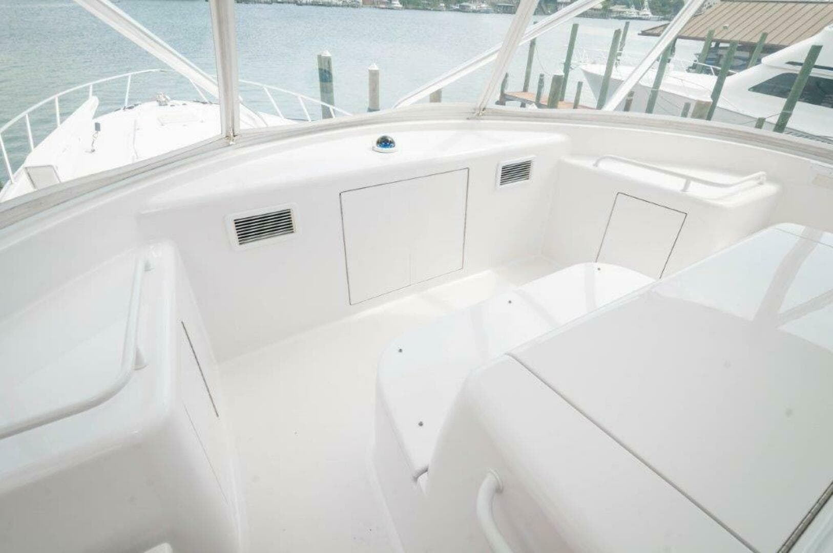 2016 Hatteras GT60  KNOT ON CALL  Flybridge