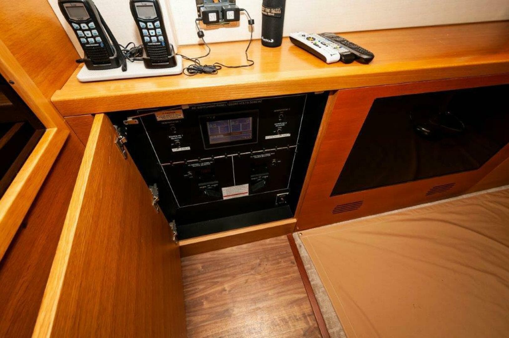 2016 Hatteras GT60  KNOT ON CALL Breakers