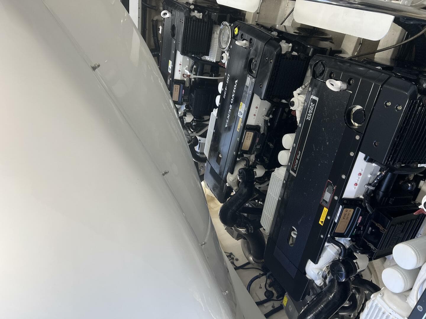 2009 Lazzara Yachts LSX 75