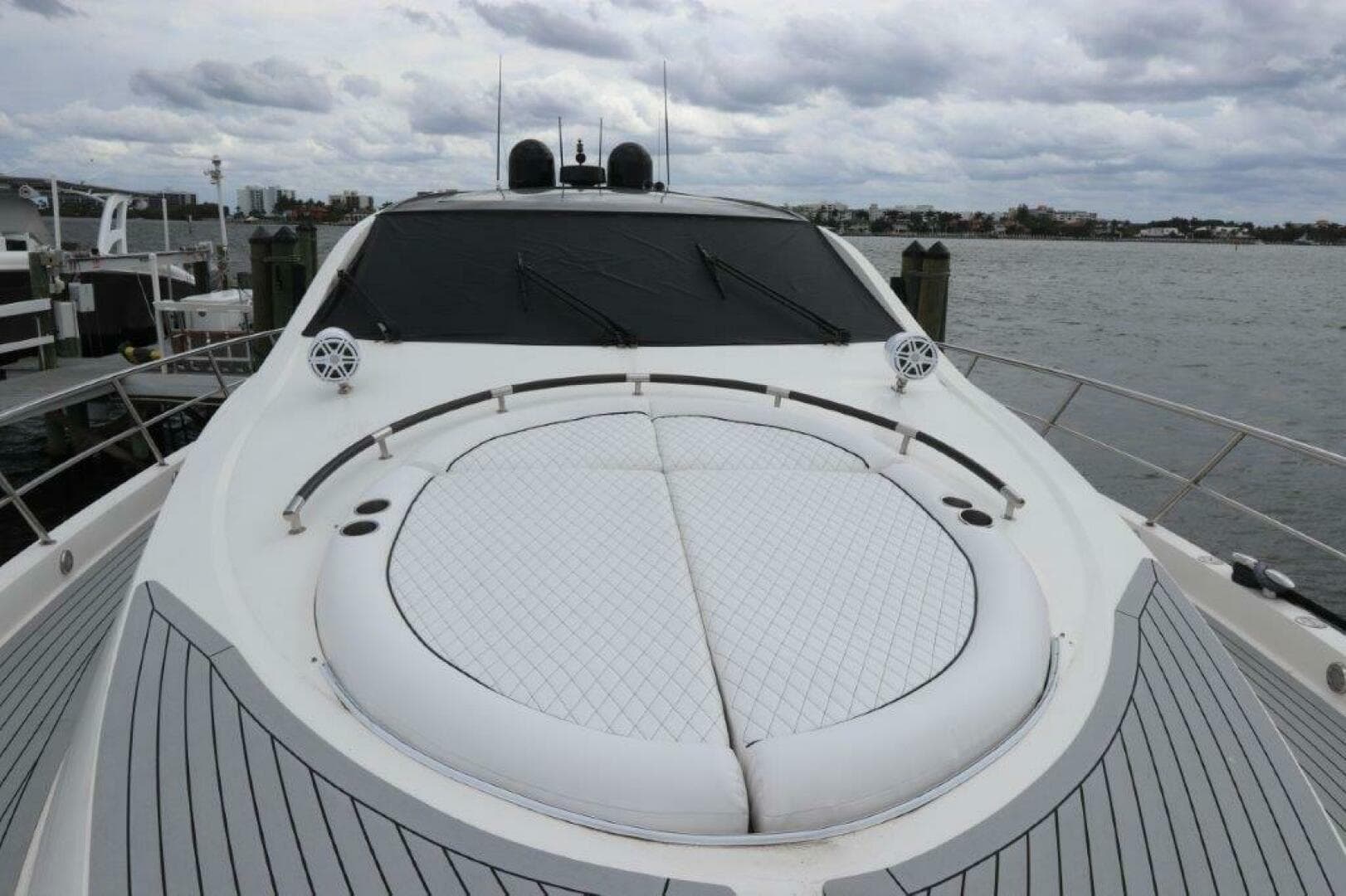 2009 Lazzara Yachts LSX 75