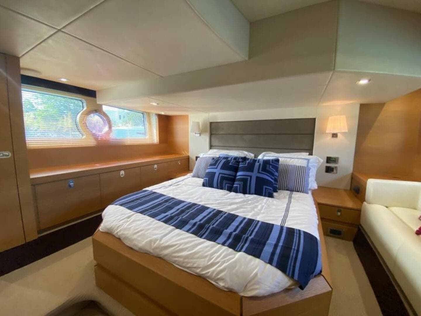 2015 Sunseeker San Remo