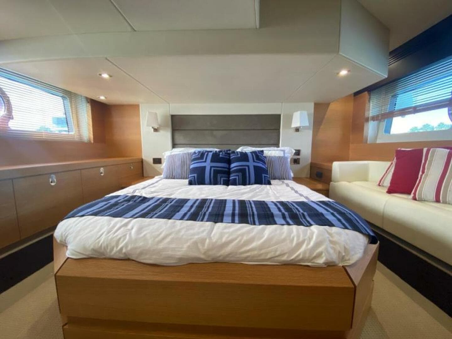 2015 Sunseeker San Remo