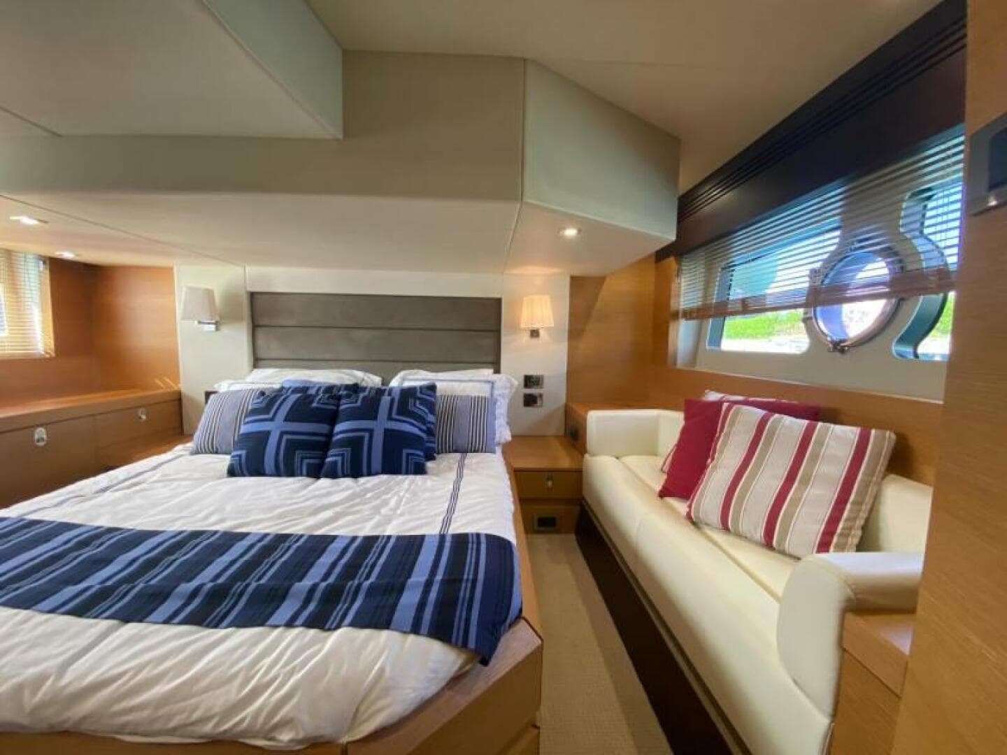 2015 Sunseeker San Remo