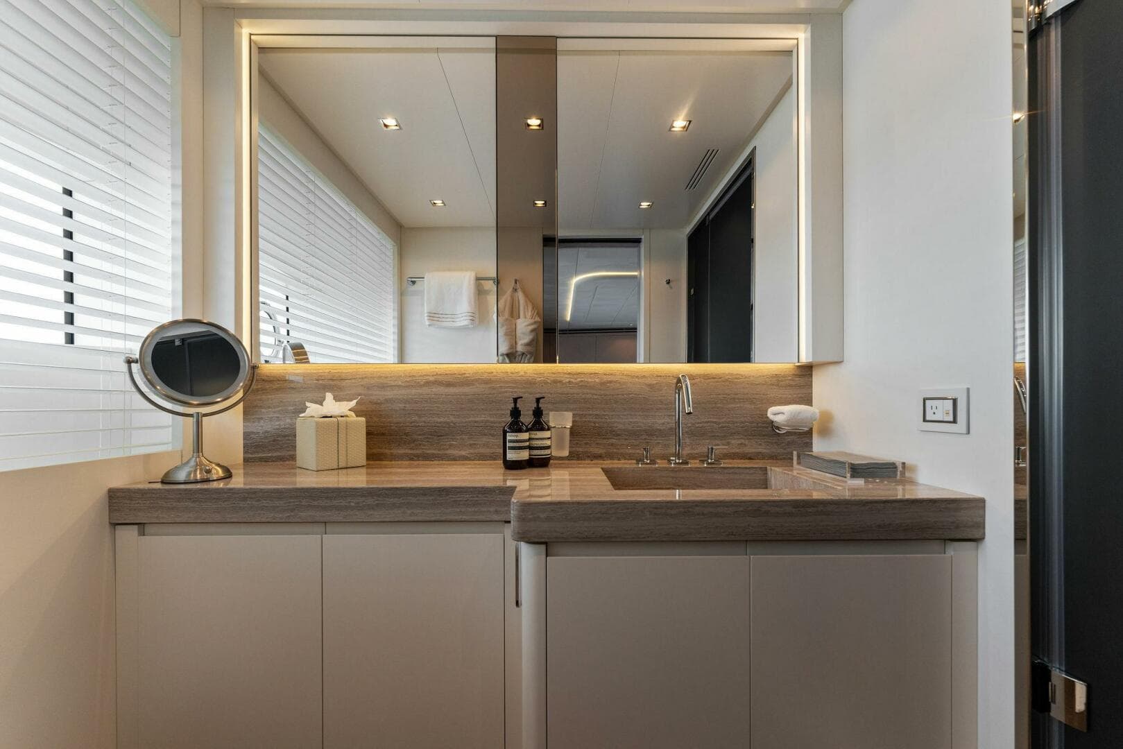 2020 Mangusta 33M Gransport