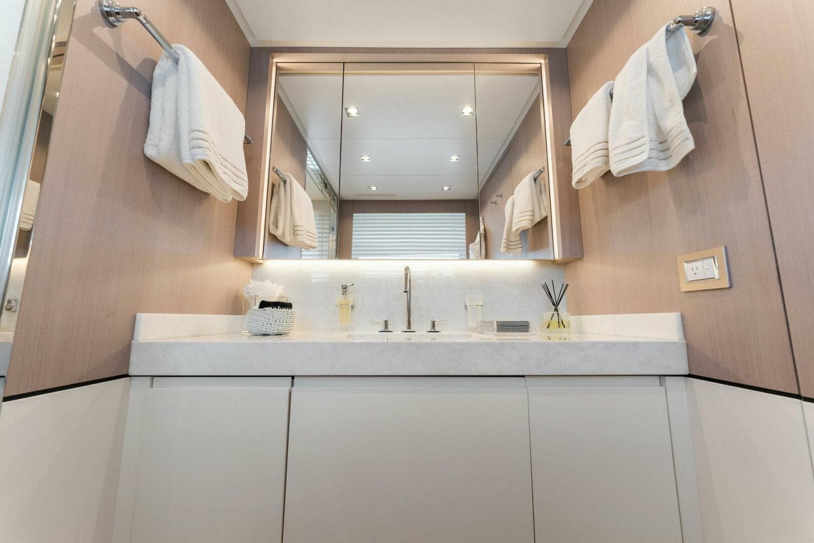 2020 Mangusta 33M Gransport