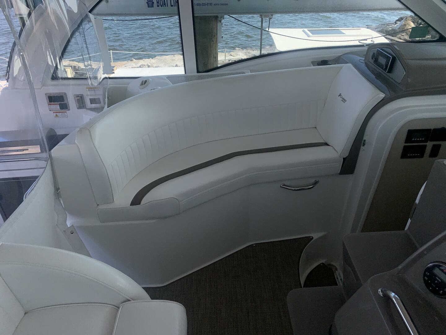 2011 Cruisers Yachts 420 Sports Coupe
