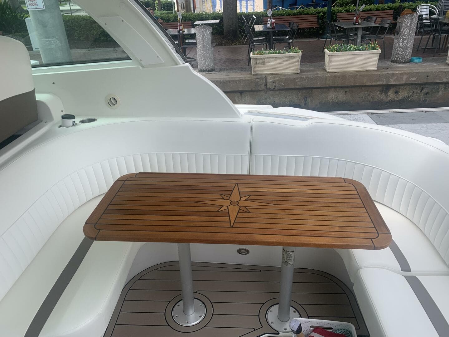 2011 Cruisers Yachts 420 Sports Coupe