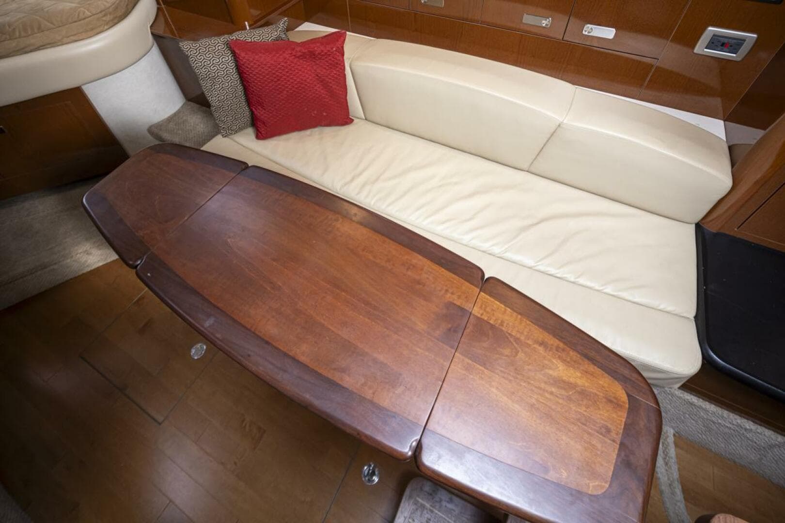 2011 Sea Ray Sundancer 330