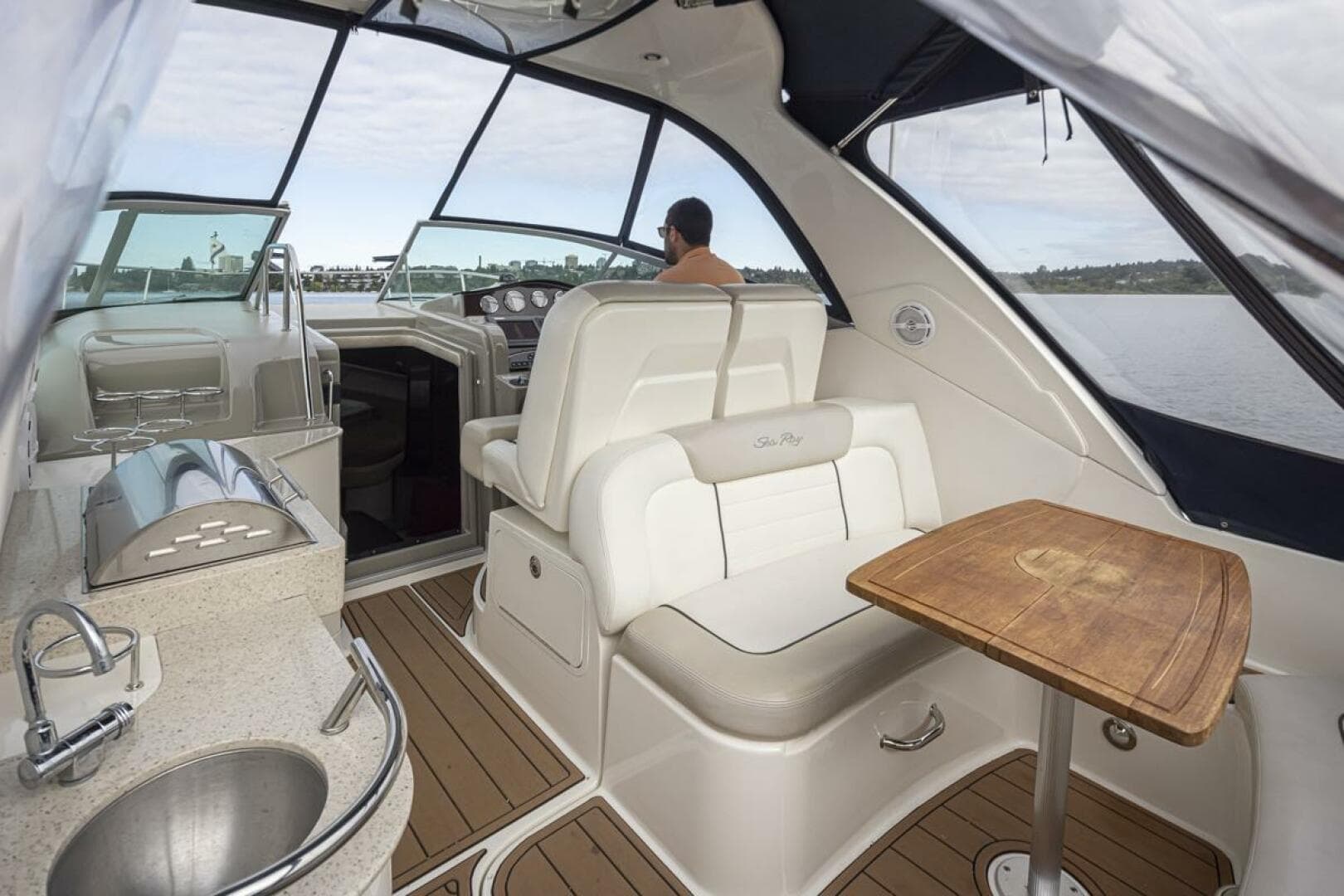 2011 Sea Ray Sundancer 330