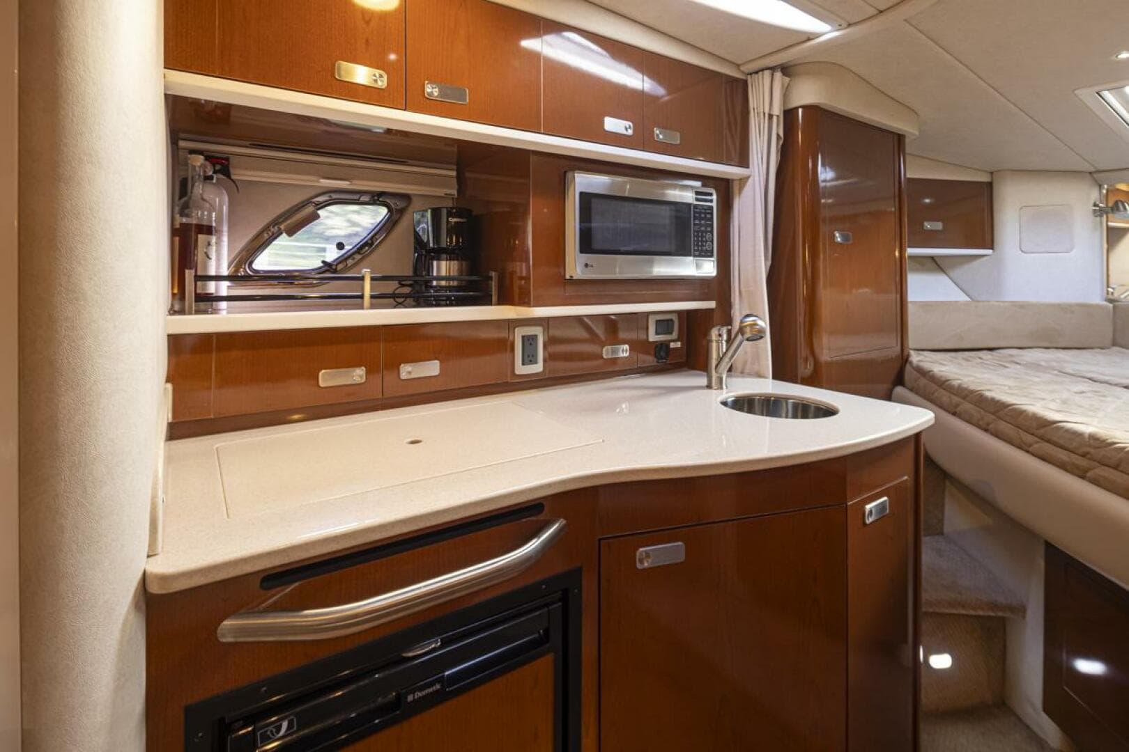 2011 Sea Ray Sundancer 330