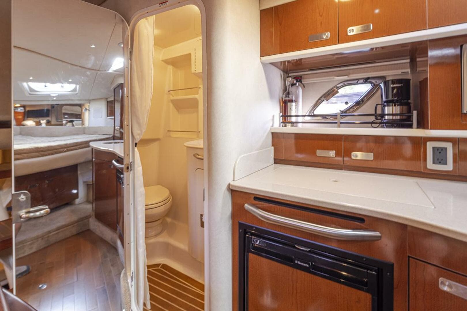 2011 Sea Ray Sundancer 330