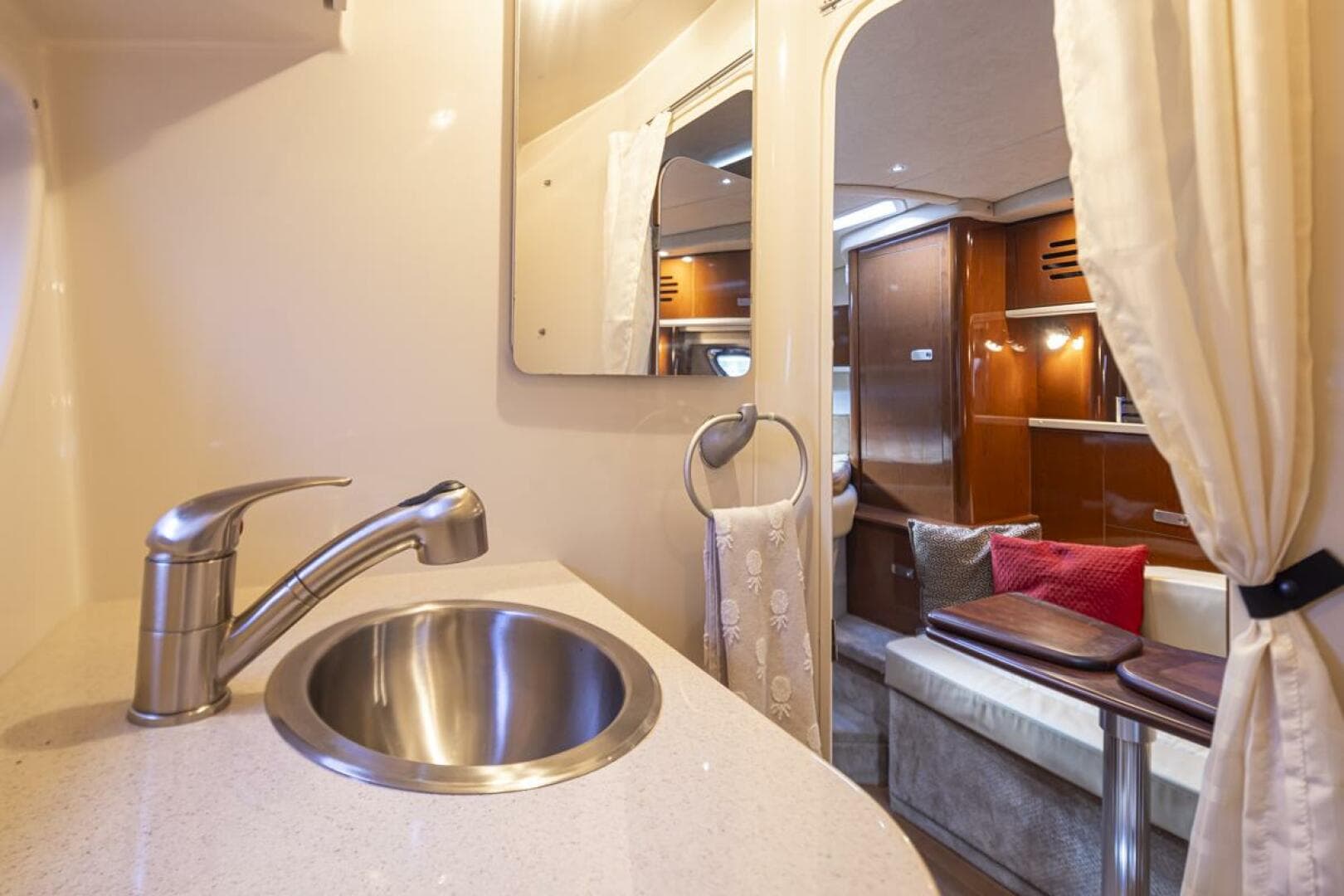 2011 Sea Ray Sundancer 330