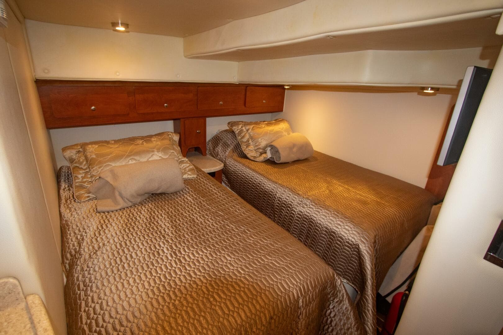 2008 Rinker 40 Express Cruiser