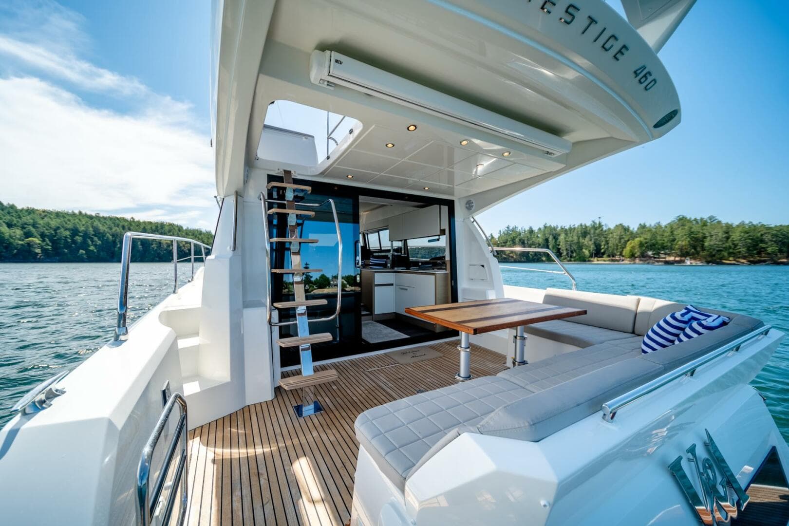 2019 Prestige 460