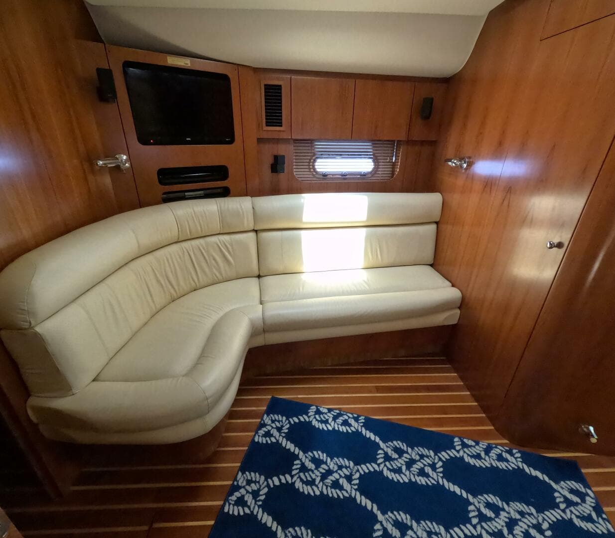 2004 Tiara Sport 5200 Sovran Salon